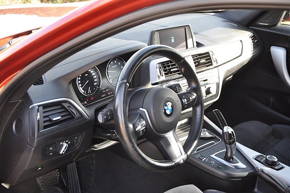 BMW 118i 9 of 17