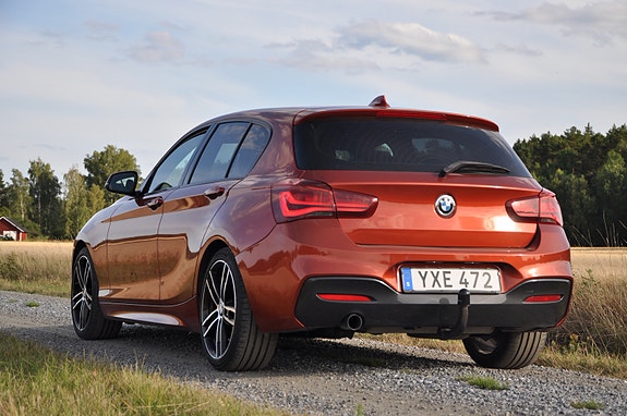 BMW 118i 5 of 17