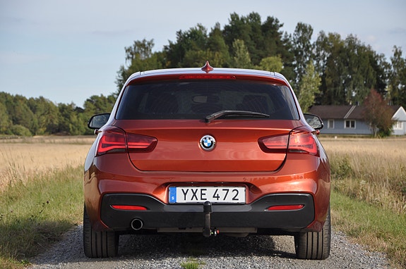 BMW 118i 4 of 17