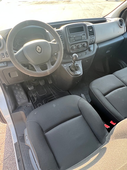 Renault Trafic 6 of 9