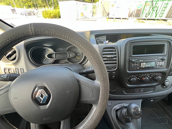 Renault Trafic 9 of 9