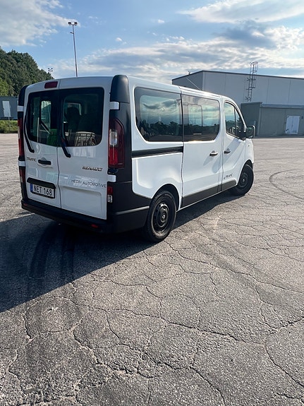 Renault Trafic 4 of 9