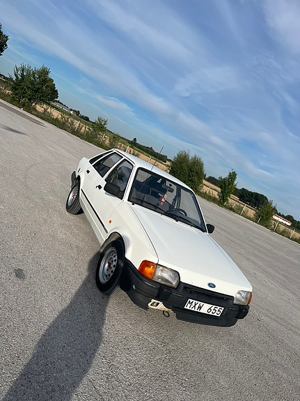 Ford Escort 4 of 6
