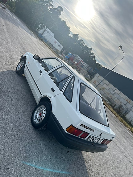Ford Escort 2 of 6