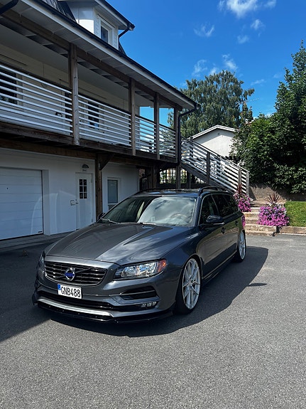 Volvo V70 4 of 17