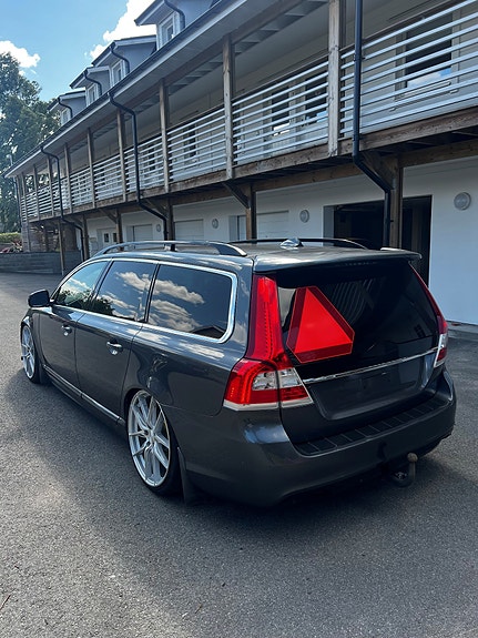 Volvo V70 5 of 17