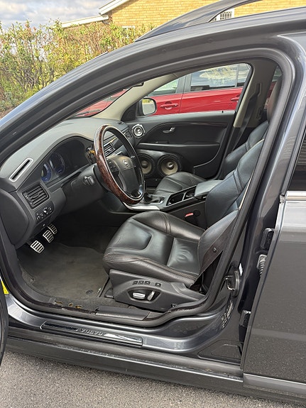 Volvo V70 8 of 17