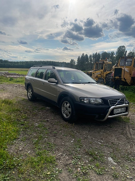 Volvo XC70 2 of 5