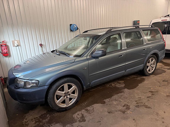 Volvo XC70 2 of 7