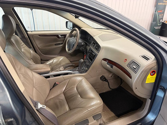 Volvo XC70 6 of 7