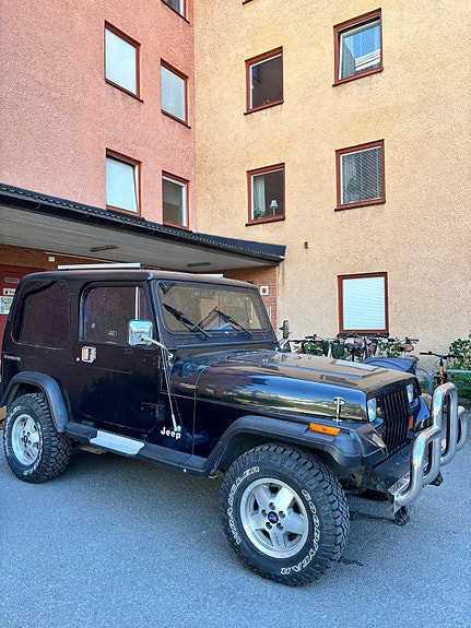 Jeep Wrangler 2 of 11