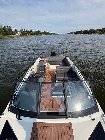 Uttern D70 6 of 13