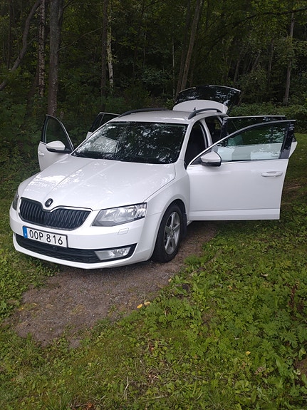 Skoda Octavia 2 of 5