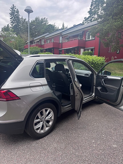 Volkswagen Tiguan 6 of 30