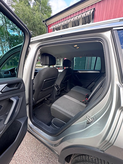 Volkswagen Tiguan 12 of 30