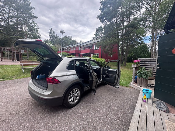 Volkswagen Tiguan 3 of 30
