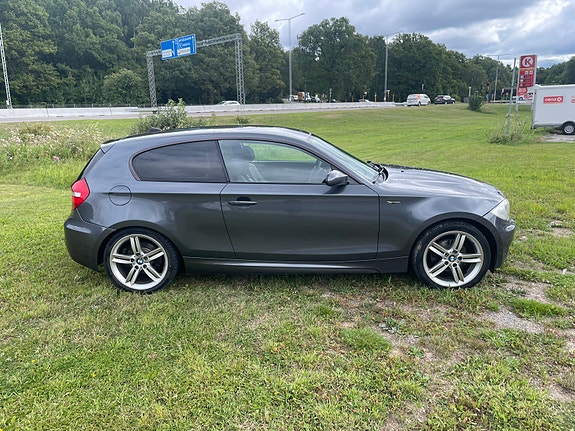BMW 120i 4 of 8