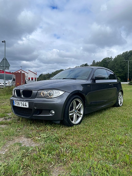 BMW 120i 2 of 8