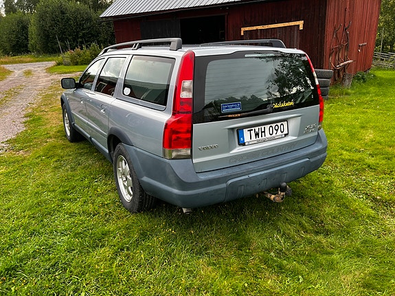 Volvo XC70 3 of 7