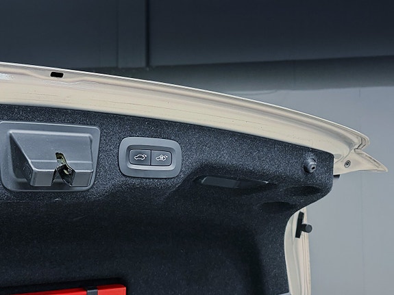 Volvo S90 16 of 16