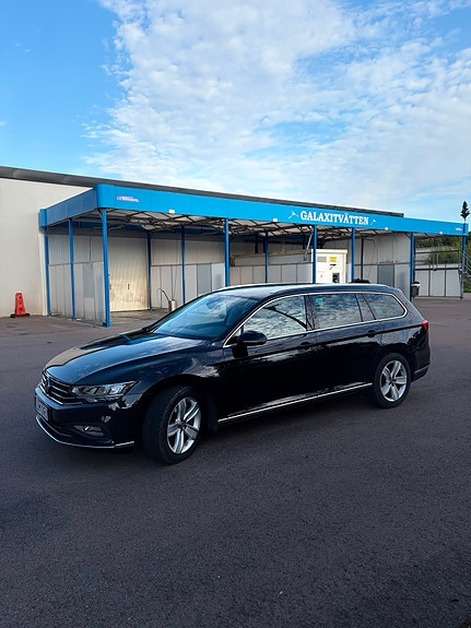 Volkswagen Passat 2 of 12