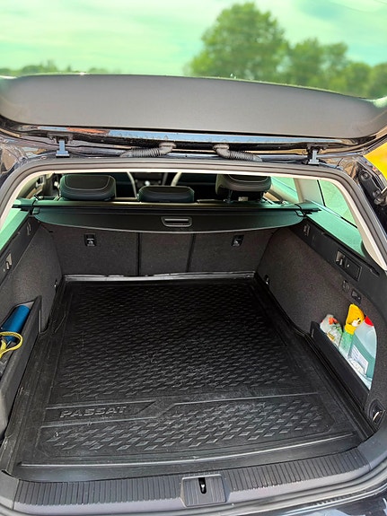 Volkswagen Passat 8 of 12