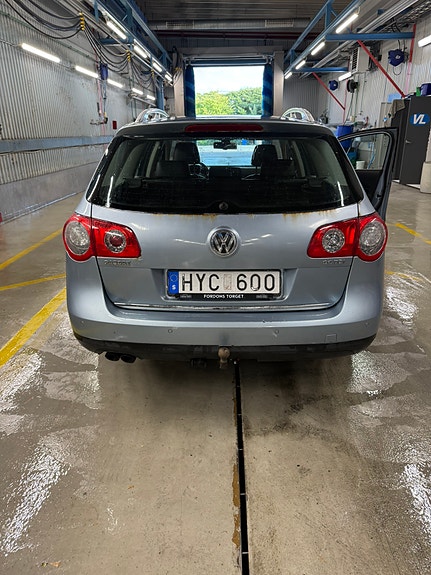 Volkswagen Passat 2 of 8