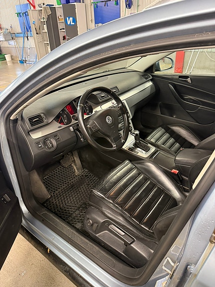 Volkswagen Passat 4 of 8