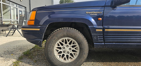 Jeep Grand Cherokee 2 of 10