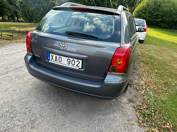 Toyota Avensis 4 of 7