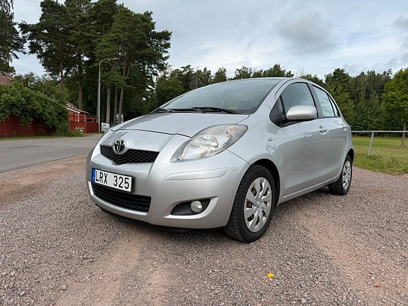 Toyota Yaris 2 of 11
