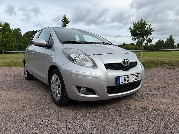 Toyota Yaris 4 of 11