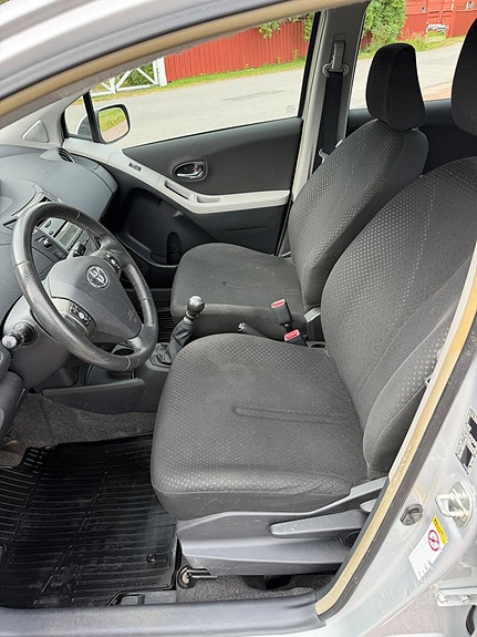 Toyota Yaris 10 of 11