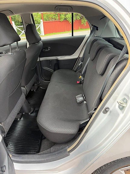 Toyota Yaris 11 of 11