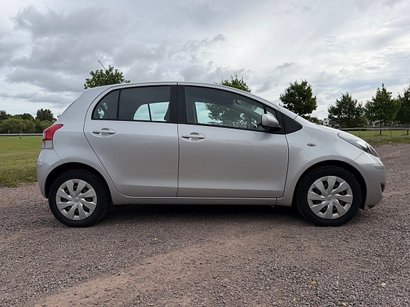 Toyota Yaris 5 of 11