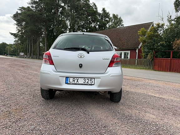 Toyota Yaris 7 of 11