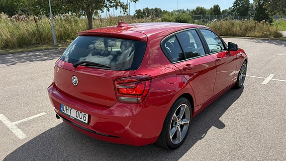 BMW 118d 3 of 5