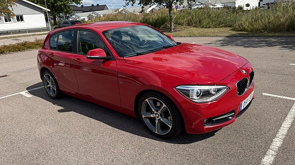 BMW 118d 2 of 5
