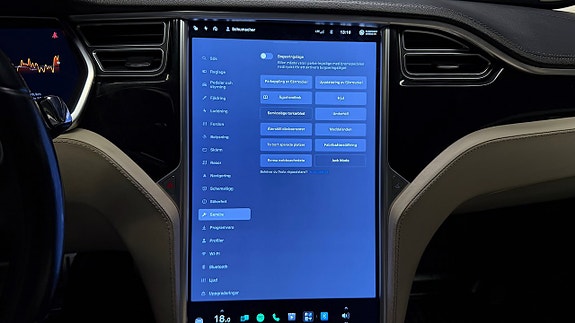 Tesla Model S 19 of 30