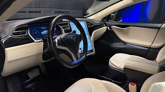 Tesla Model S 8 of 30