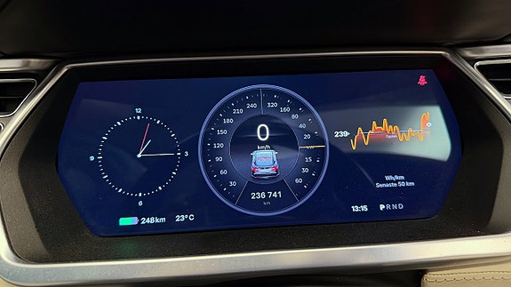 Tesla Model S 17 of 30