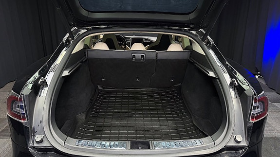 Tesla Model S 11 of 30