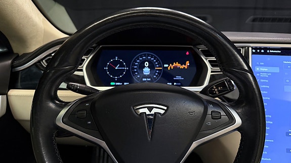 Tesla Model S 16 of 30
