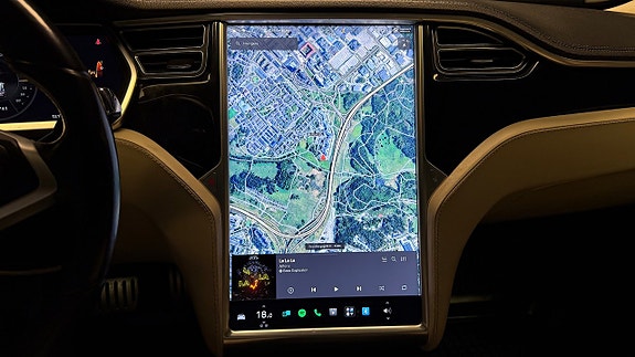 Tesla Model S 22 of 30