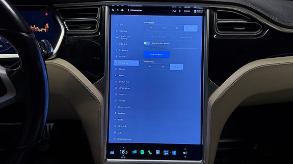 Tesla Model S 25 of 30