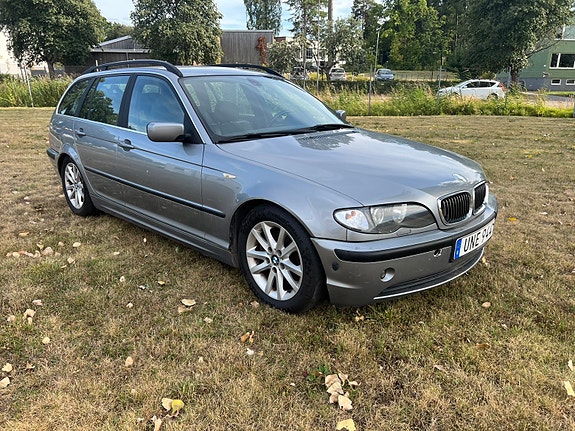 BMW 320i 2 of 5