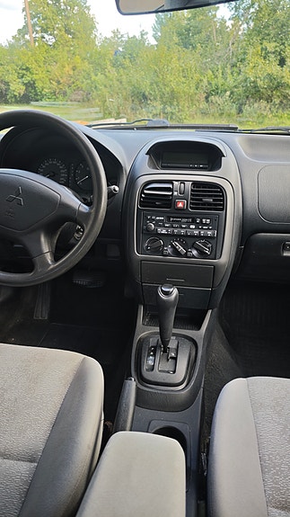 Mitsubishi Carisma 3 of 4