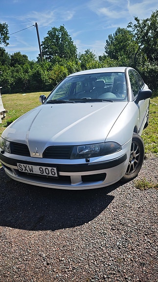 Mitsubishi Carisma 2 of 4