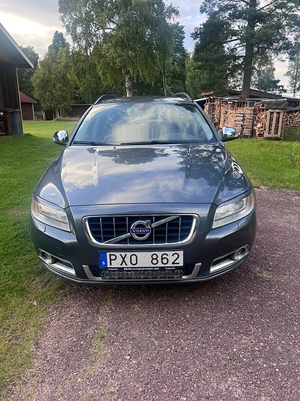 Volvo V70 2 of 11