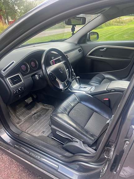 Volvo V70 7 of 11